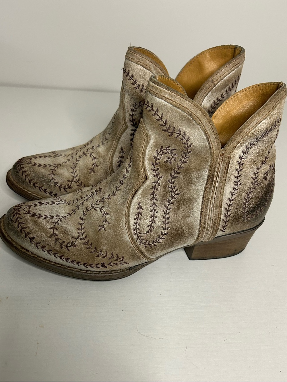 Sterling River taupe embroidered R-Toe bootie 7.5
